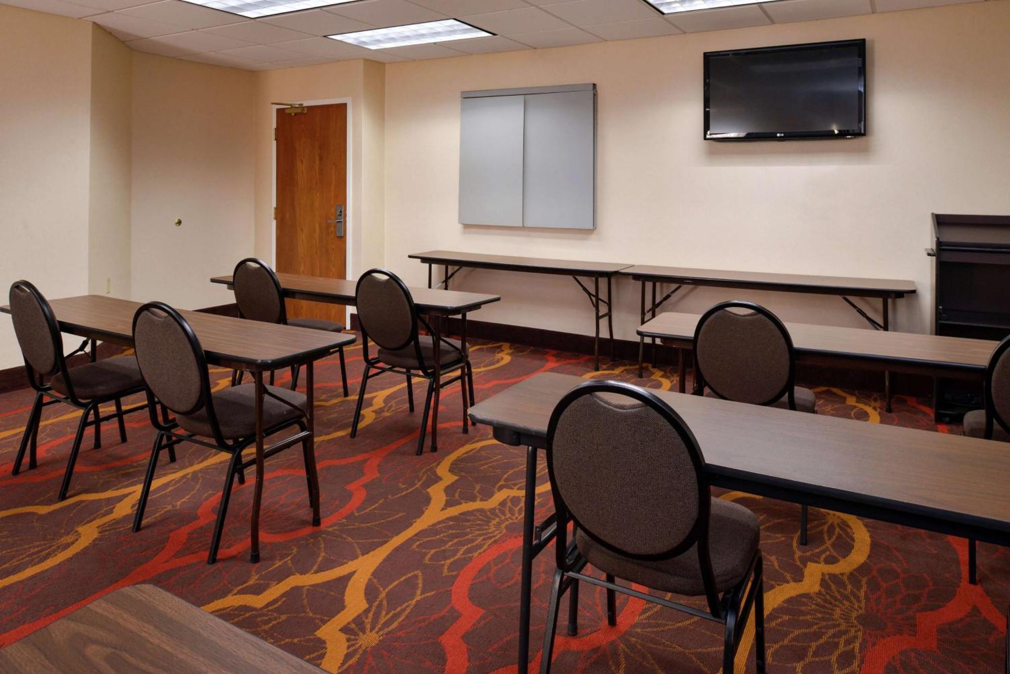 Hampton Inn Columbus-East Пікерінгтон Екстер'єр фото
